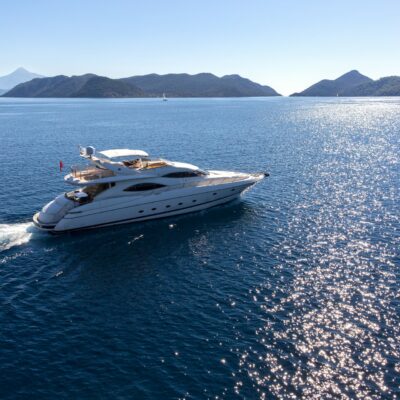 8 Best Yacht Travel Companies